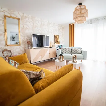 Golden Apartment