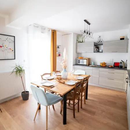 Golden Apartment